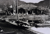 昭和南海地震の津波により港に打ち上げられた船
